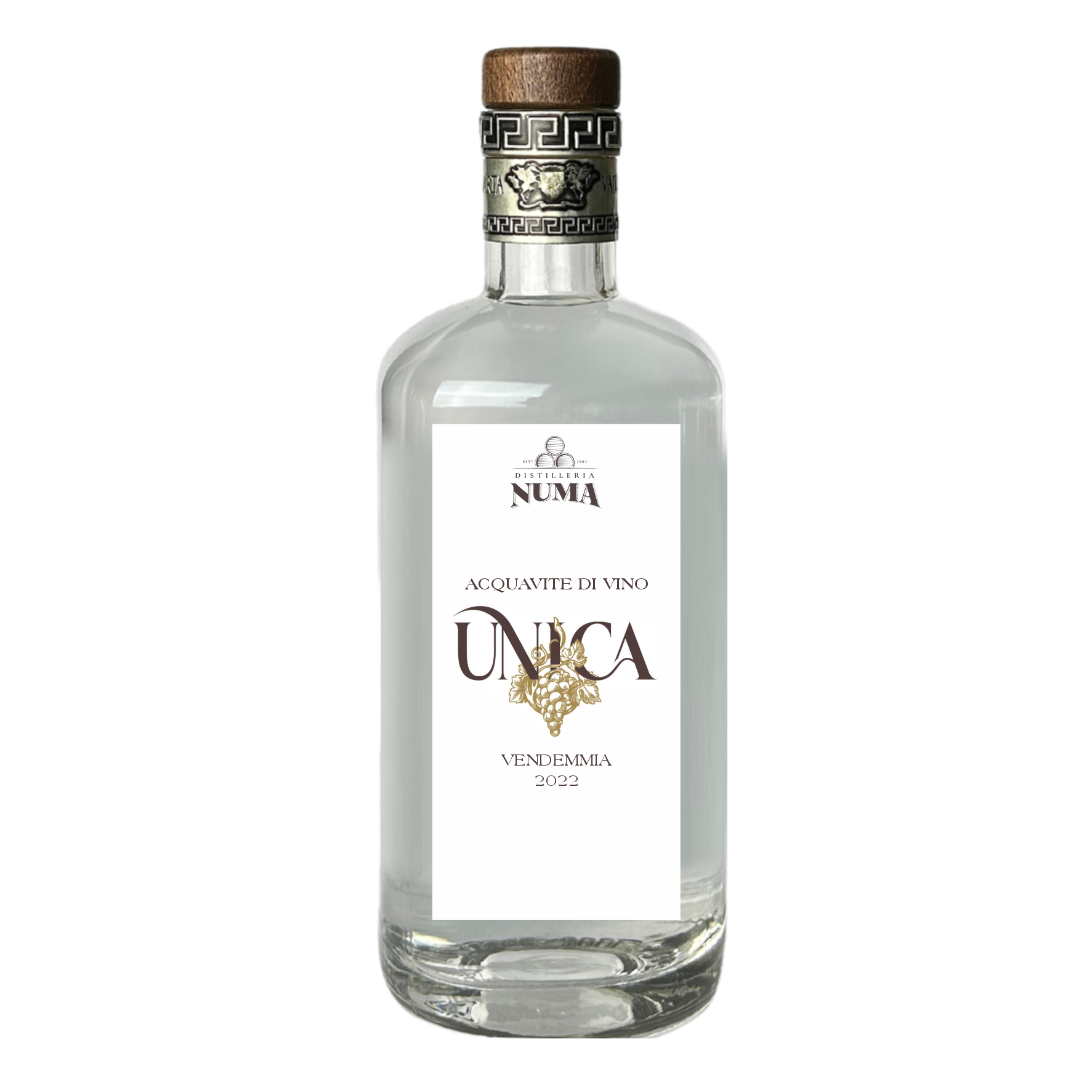 UNICA è un distillato di vini rossi prodotti nella collina di Poggio Ranocchio nell'anno 2022. La distillazione è stata effettuata nel mese di Settembre 2023.